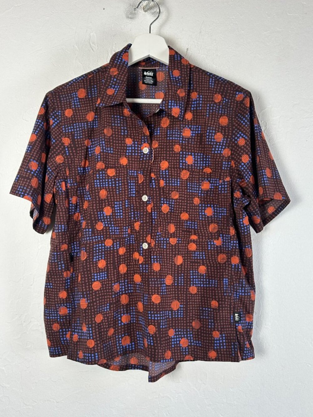 REI Womens Co-Op Short Sleeve Button-Up Shirt Medium Brown Orange Abstract NWOT